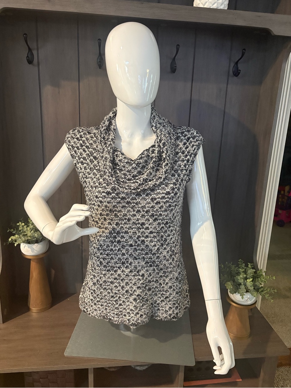 Jones New York Black & White Cowl Neck Sleeveless Sweater